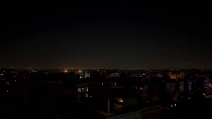 Israel ataca objetivos militares iraníes, los informes de daños "limitados" alivian el temor a la escalada