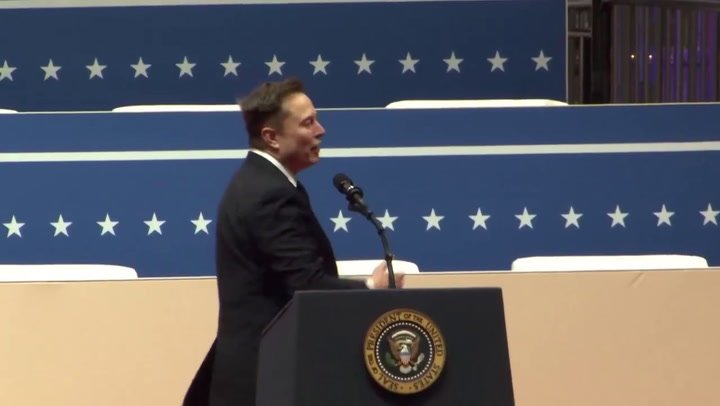 Musk hace lo que parece ser un saludo nazi