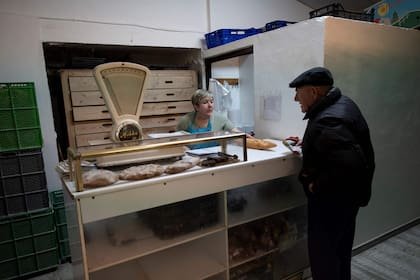 Se recuperó el servicio de autobús escolar a Calamocha y la farmacia, el bar y la panadería pueden abrir casi a diario. 