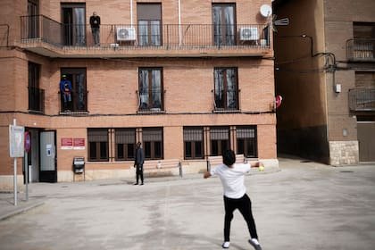 Desde su apertura en mayo de 2021, el centro atendió a más de 1000 personas que aguardan el visto bueno de las autoridades españolas para quedarse definitivamente. 