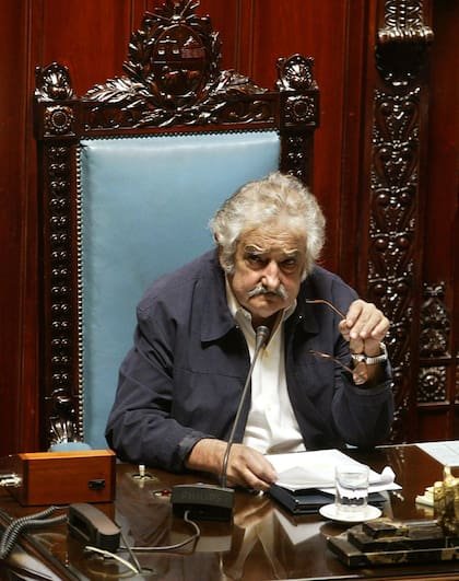 Como presidente del Senado uruguayo preside la apertura del 46º período de sesiones del Parlamento uruguayo, el 15 de febrero de 2005 en Montevideo
