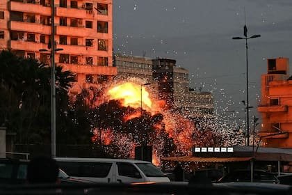 Un bombardeo en Beirut generó el colapso de un edificio en pleno centro