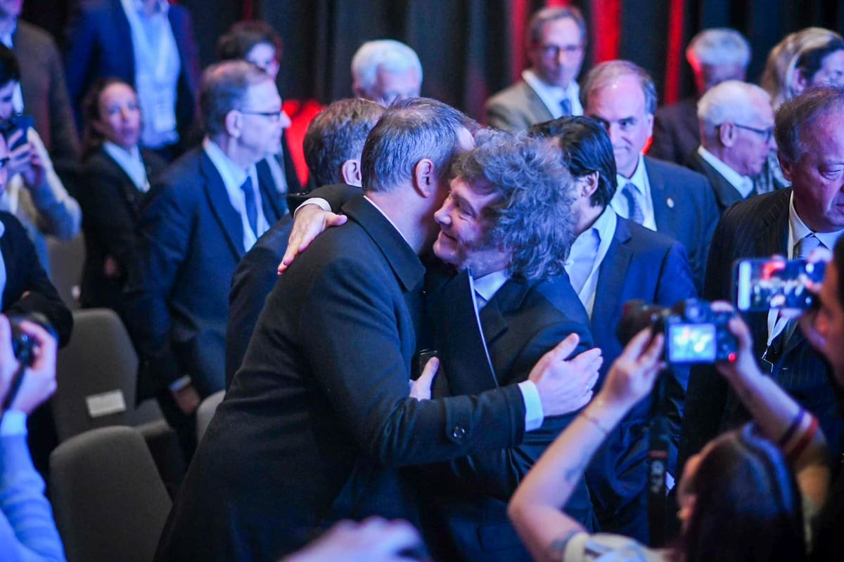 Javier Milei recibió a Manuel Adorni en Olivos en otro gesto de ...