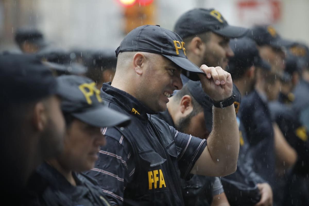 Cuánto cobran los policías de la Argentina en junio 2026 con el ...