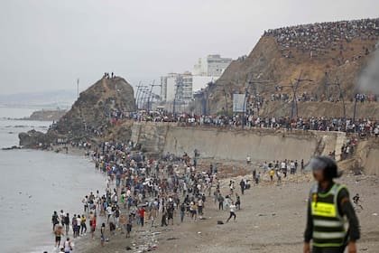 Al menos 50.000 personas entraron a Ceuta el jueves