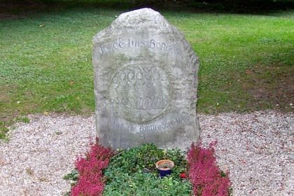 Tumba de Jorge Luis Borges en el cementerio de Plainpalais en Ginebra, Suiza.