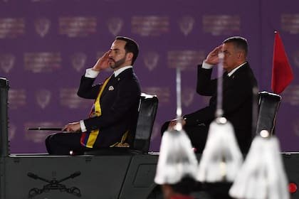 De la Espriella en un vehículo militar, el día de su asunción