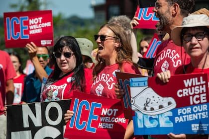 Enfermeras protestan contra el ICE en Maine