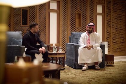 Zelensky con el príncipe saudita Mohammed ben Salman