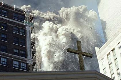 Una foto compartida por el Servicio Secreto muestra el momento de la caída de una de las Torres Gemelas