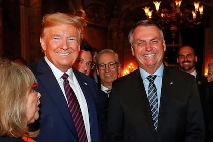 El presidente de Brasil, Jair Bolsonaro, derecha, con el presidente Donald Trump, en un almuerzo en Mar-a-Lago, Palm Beach, Florida, el 7 de marzo de 2020