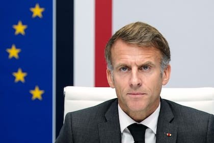 El presidente de Francia, Emmanuel Macron, en una reunión del consejo de seguridad antes de las protestas de este sábado
