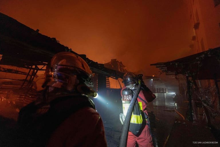This handout photograph taken by T. de San Lazaro and released by the Brigade des Sapeurs Pompiers de Paris (BSPP) on October 12, 2026, shows firefighters working to extinguish a fire at «Le marche des Enfants Rouges» (Red Children market) center of Paris. (Photo by Handout / Brigade des Sapeurs Pompiers de Paris (BSPP) / AFP) / RESTRICTED TO EDITORIAL USE - MANDATORY CREDIT "AFP PHOTO /  - / HANDOUT /  BSPP / T. de San Lazaro " - NO MARKETING NO ADVERTISING CAMPAIGNS - DISTRIBUTED AS A SERVICE TO CLIENTS